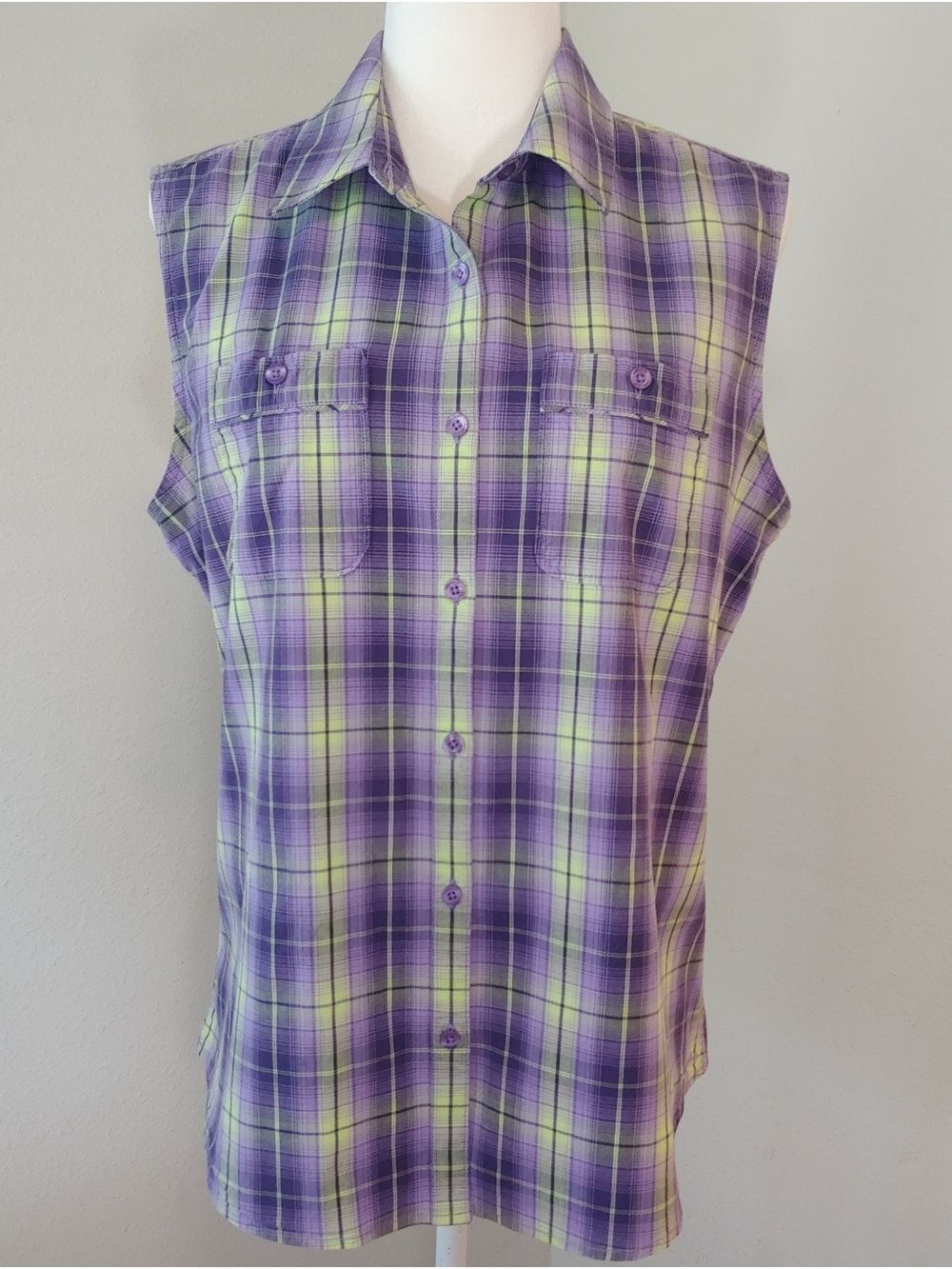 Cabela's Women's Purple and Green Plaid Button Sleeveless Shirt Large